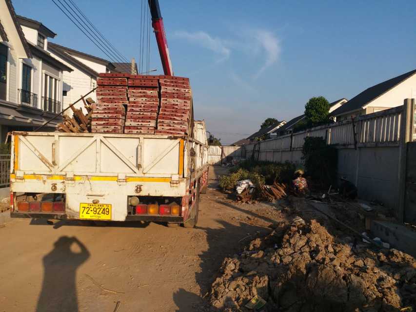 18 - https://คํานึงรถเครนรถเฮี๊ยบรับจ้าง.com | คํานึงรถเฮี๊ยบรับจ้าง - ให้บริการรถเฮียบรับจ้าง เพื่อการขนย้ายสิ่งของต่างๆ ที่มีขนาดใหญ่ ให้บริการอำนวยความสะดวกได้เป็นอย่างดี บริการรถเฮียบรับจ้าง 4 ล้อ ให้เลือกอยู่หลากหลายแบบ เช่น รถเฮี๊ยบรับจ้าง 10 ตัน 3 ตัน 5 ตัน ที่พร้อมรองรับความต้องการของผู้ขนย้ายได้เป็นอย่างดี