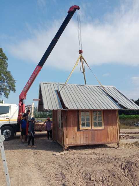 38 - https://คํานึงรถเครนรถเฮี๊ยบรับจ้าง.com | คํานึงรถเฮี๊ยบรับจ้าง - ให้บริการรถเฮียบรับจ้าง เพื่อการขนย้ายสิ่งของต่างๆ ที่มีขนาดใหญ่ ให้บริการอำนวยความสะดวกได้เป็นอย่างดี บริการรถเฮียบรับจ้าง 4 ล้อ ให้เลือกอยู่หลากหลายแบบ เช่น รถเฮี๊ยบรับจ้าง 10 ตัน 3 ตัน 5 ตัน ที่พร้อมรองรับความต้องการของผู้ขนย้ายได้เป็นอย่างดี