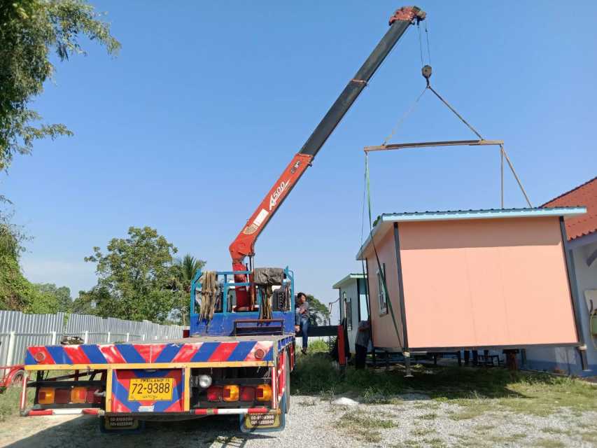 8 - https://คํานึงรถเครนรถเฮี๊ยบรับจ้าง.com | คํานึงรถเฮี๊ยบรับจ้าง - ให้บริการรถเฮียบรับจ้าง เพื่อการขนย้ายสิ่งของต่างๆ ที่มีขนาดใหญ่ ให้บริการอำนวยความสะดวกได้เป็นอย่างดี บริการรถเฮียบรับจ้าง 4 ล้อ ให้เลือกอยู่หลากหลายแบบ เช่น รถเฮี๊ยบรับจ้าง 10 ตัน 3 ตัน 5 ตัน ที่พร้อมรองรับความต้องการของผู้ขนย้ายได้เป็นอย่างดี